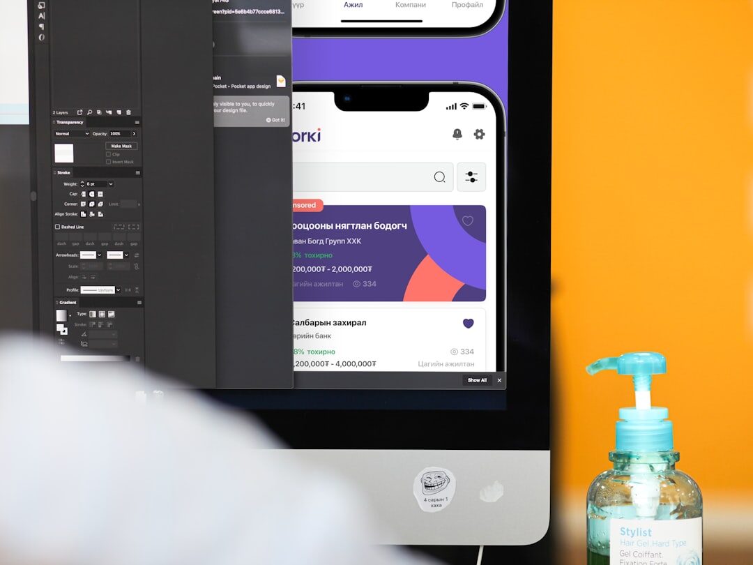 Designer criando layout de site responsivo