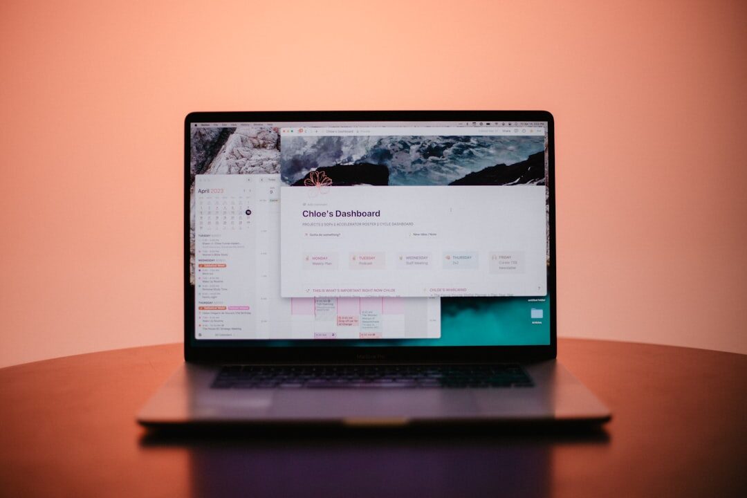 Designer criando layout responsivo