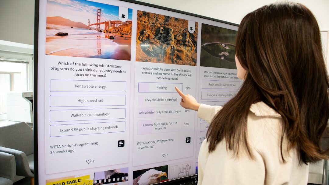 Especialista em marketing digital analisando campanha