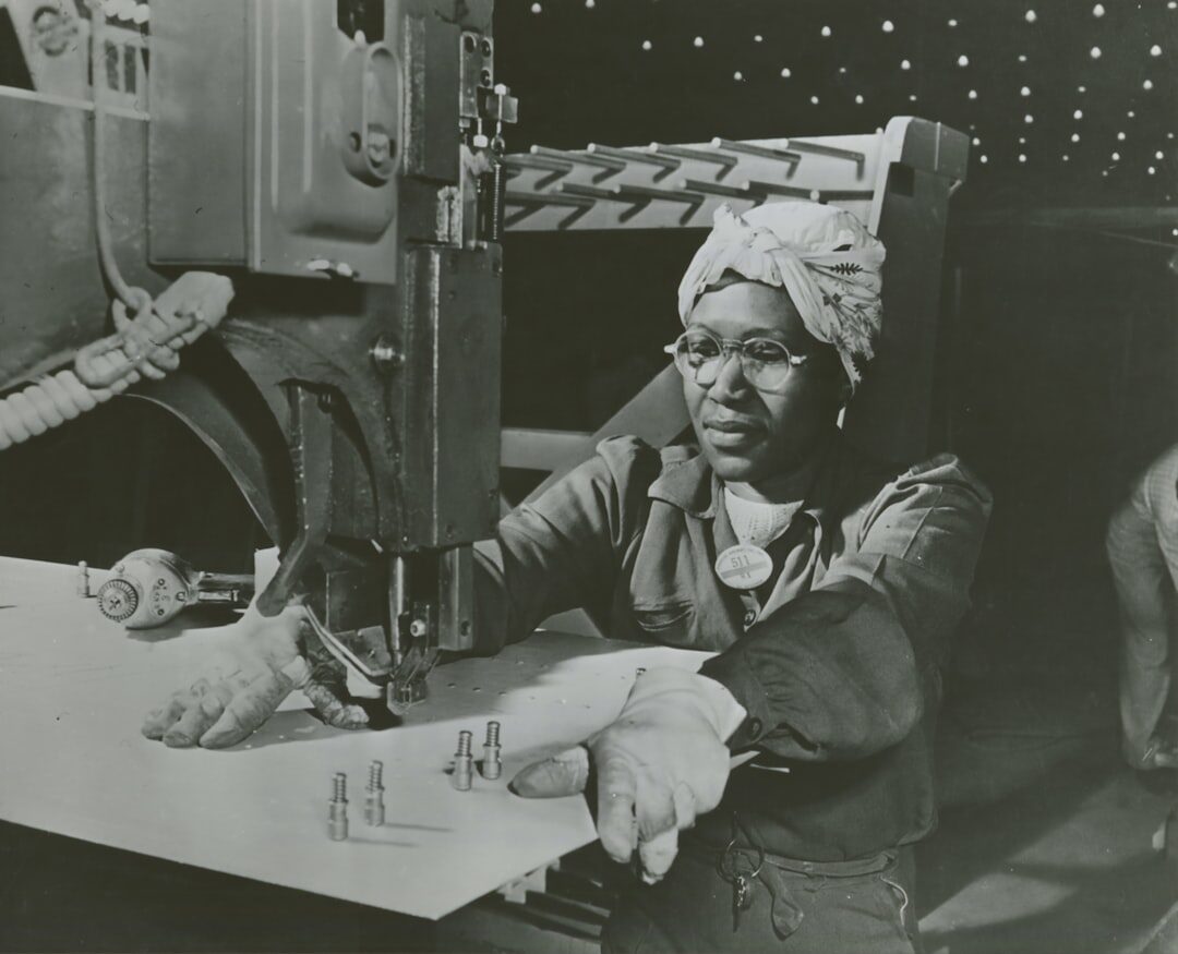 Mulher apresentando uma campanha de storytelling