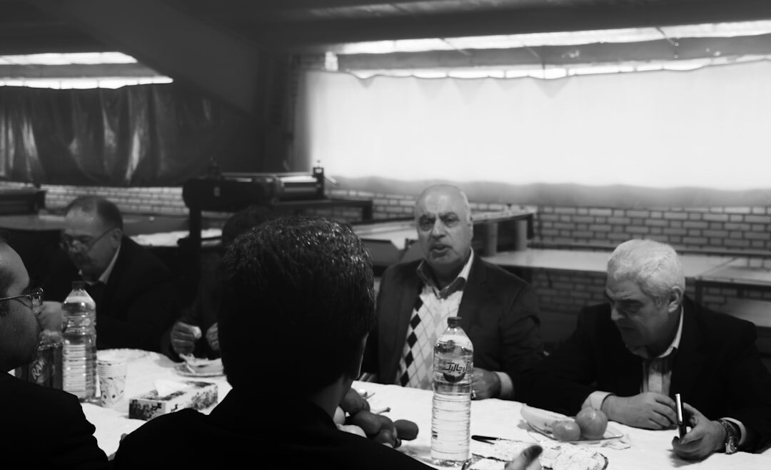 Reunião sobre estratégia de marketing digital