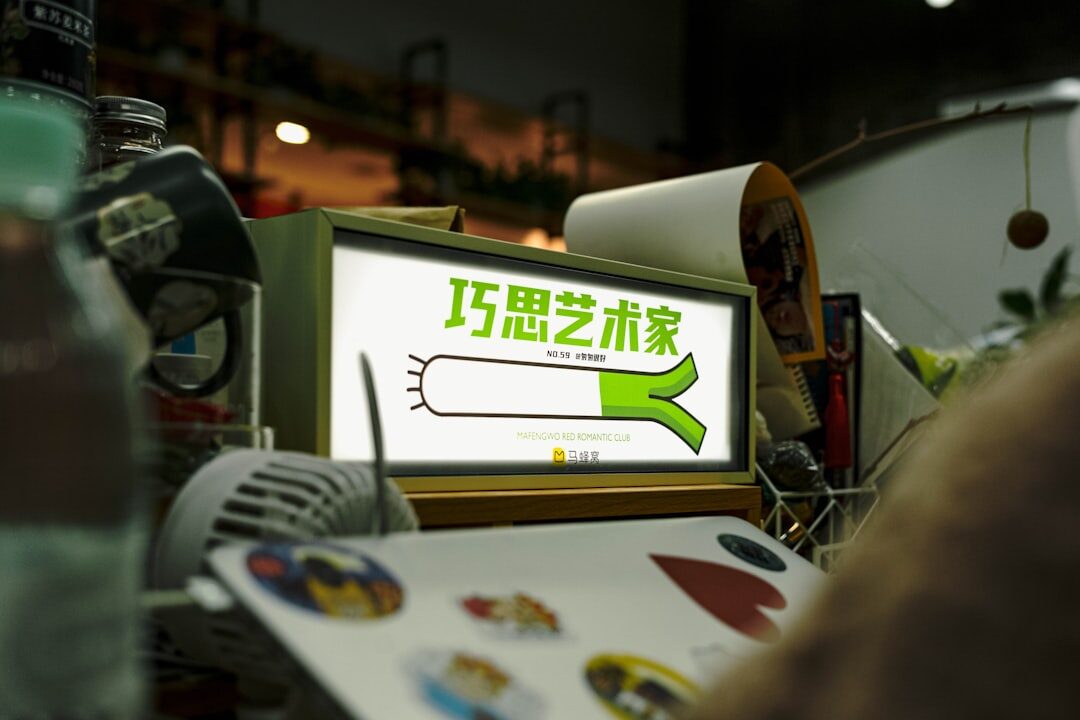 Usuário interagindo com animação de site