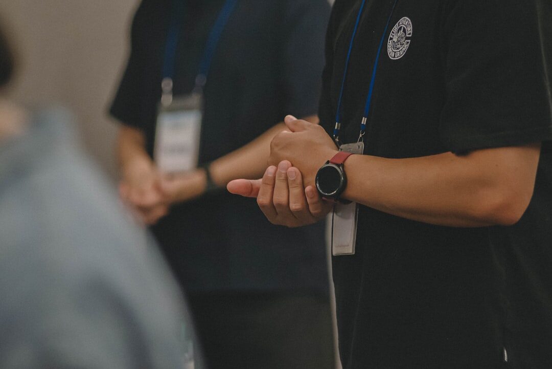 Equipe de marketing local em brainstorming