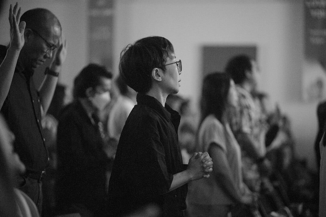 Pessoa compartilhando história com público