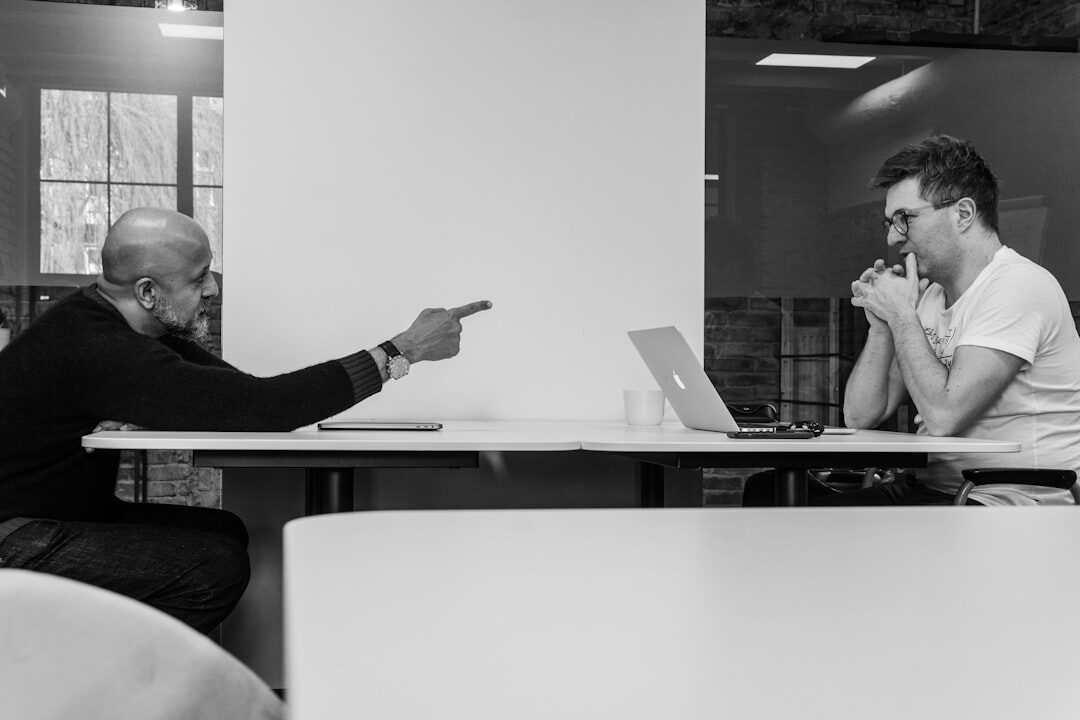 Reunião de estratégia de marketing digital