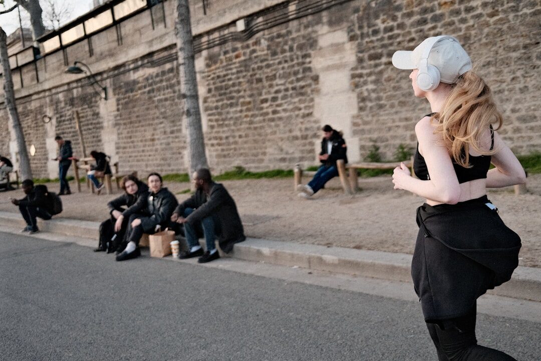 Artista contando histórias na rua