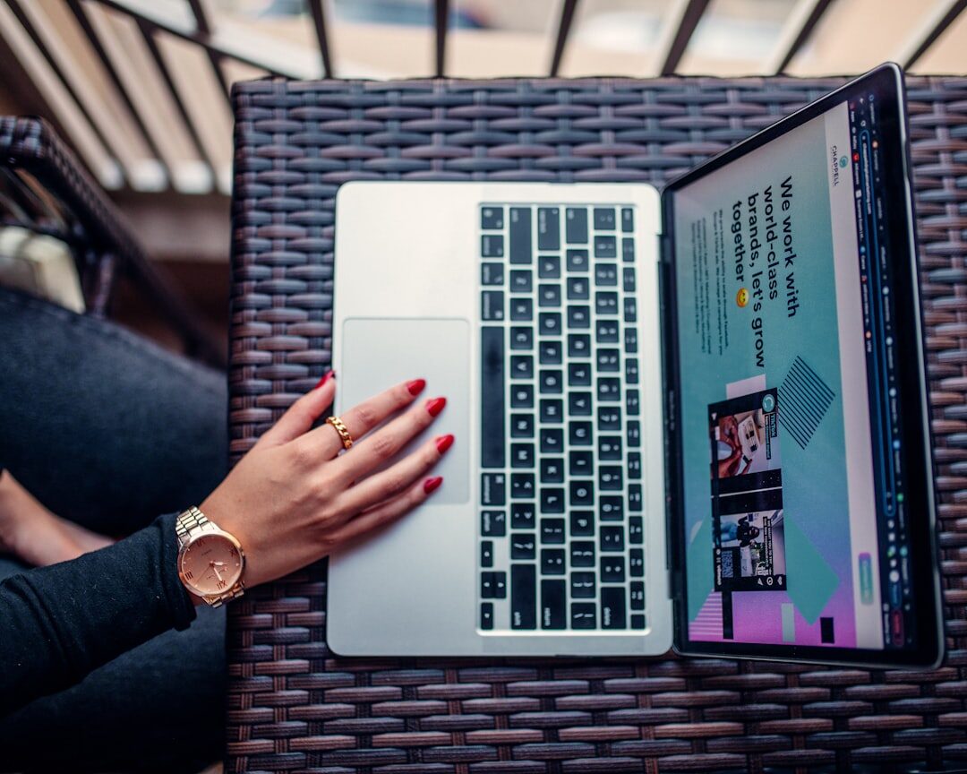 Design moderno de site em laptop