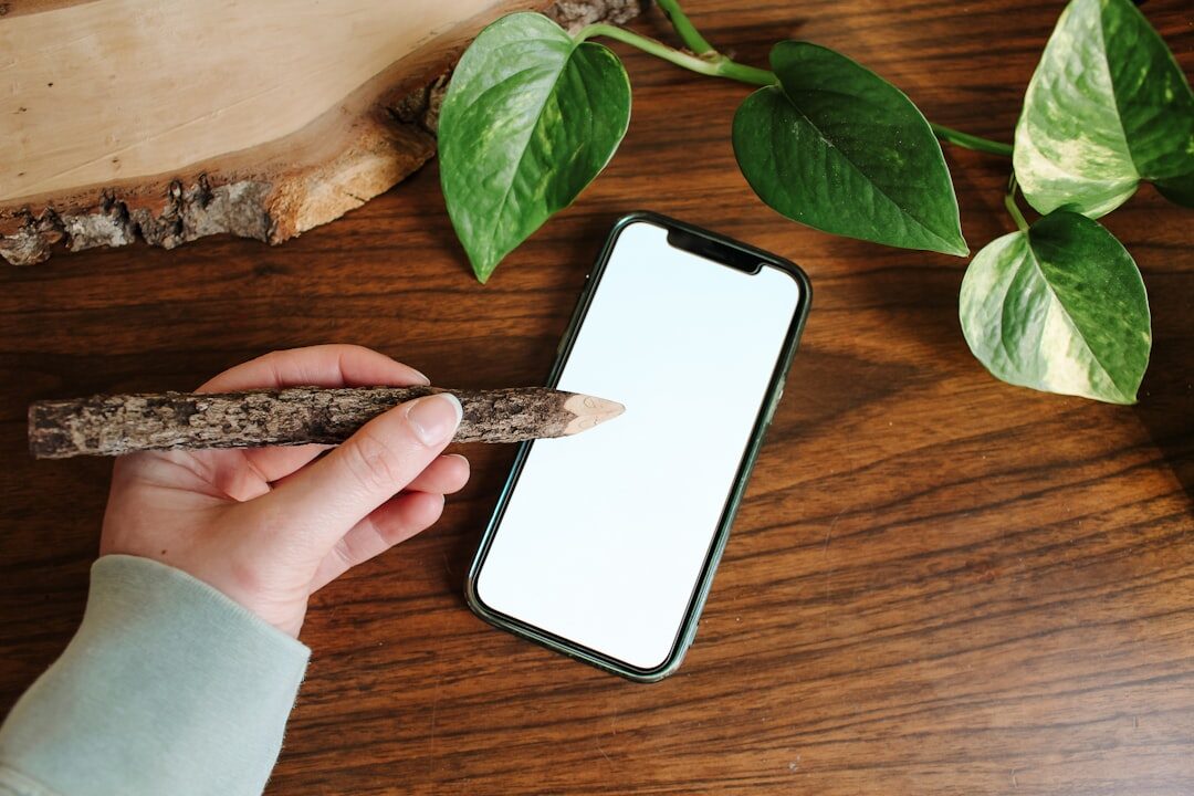 Designer criando um site sustentável