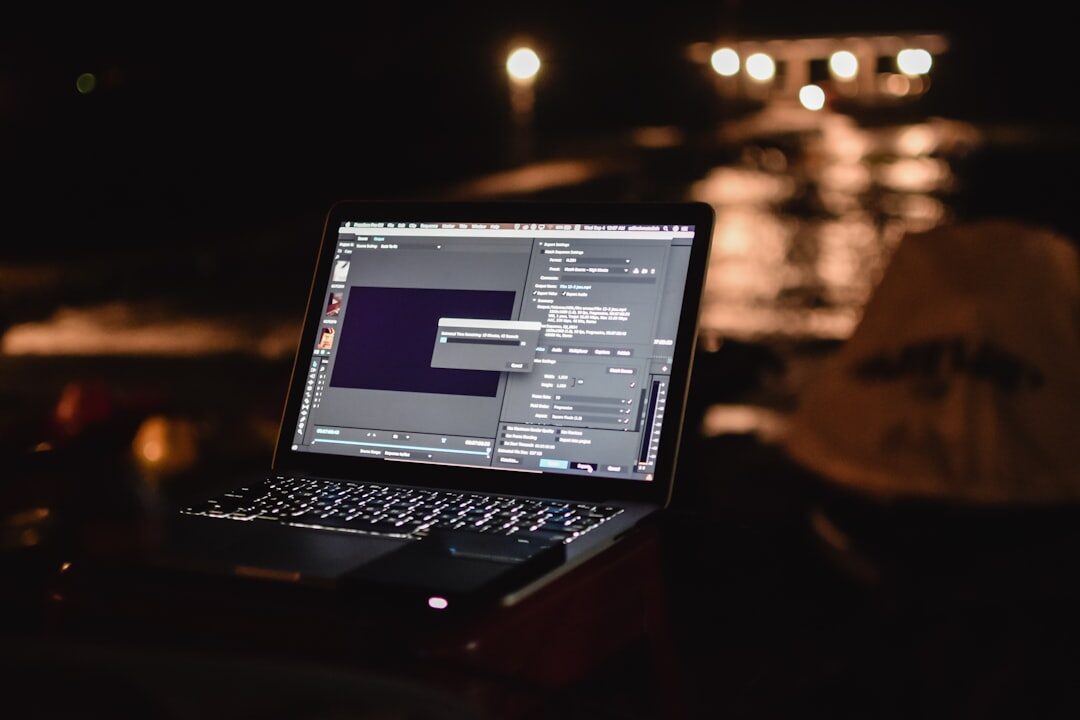 Estratégia de marketing digital no laptop