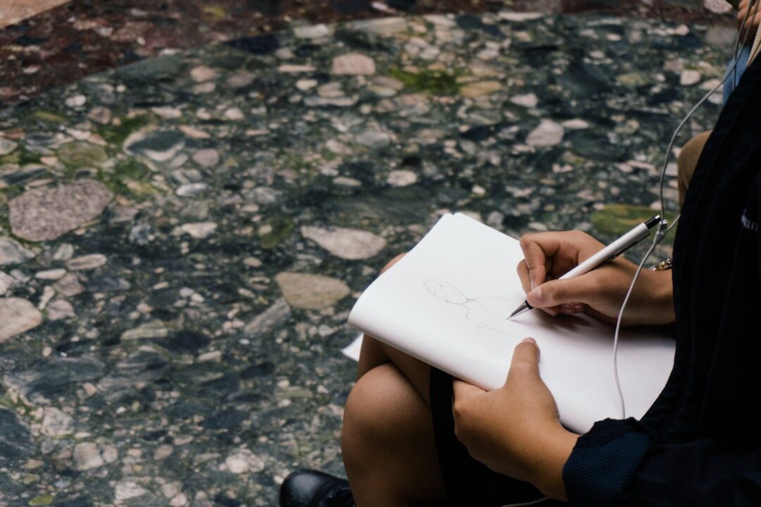Pessoa criando uma estratégia de storytelling