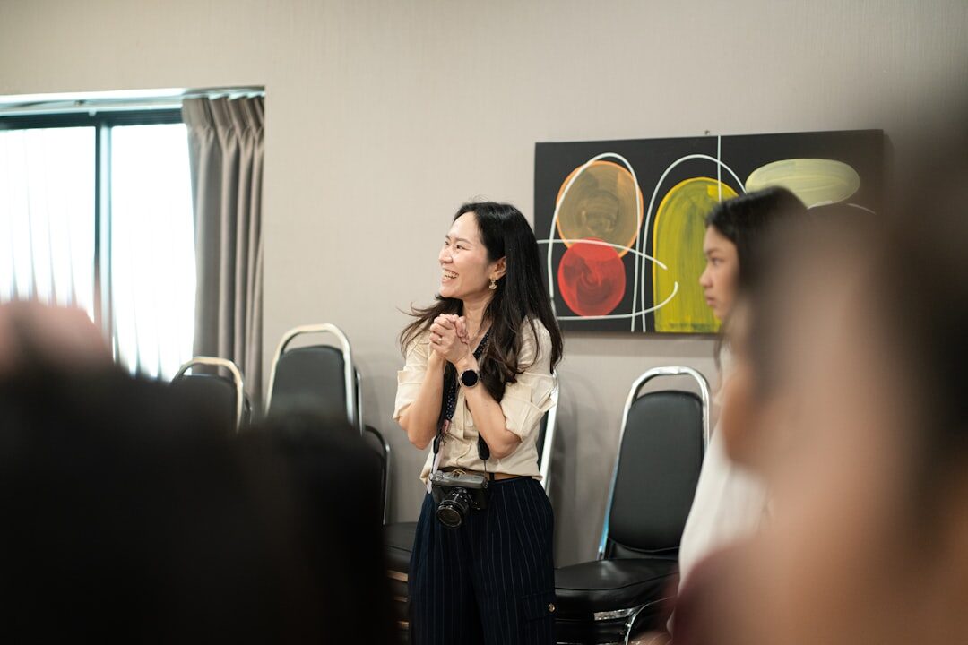 Pessoas contando histórias em um workshop