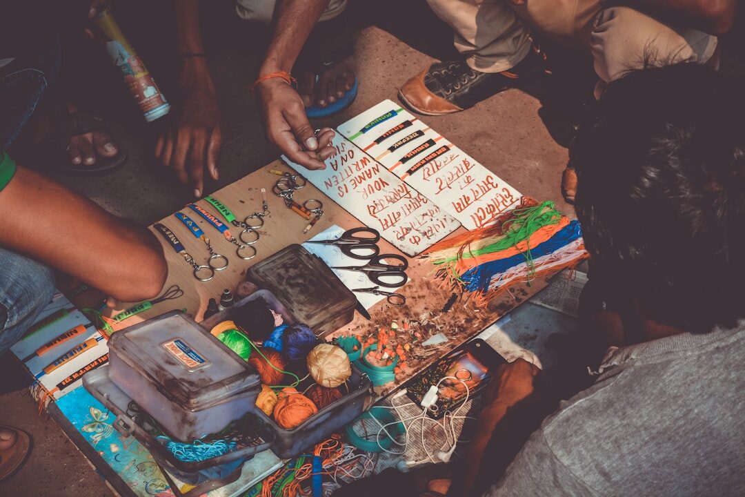 Equipe criativa brainstorming ideias de histórias