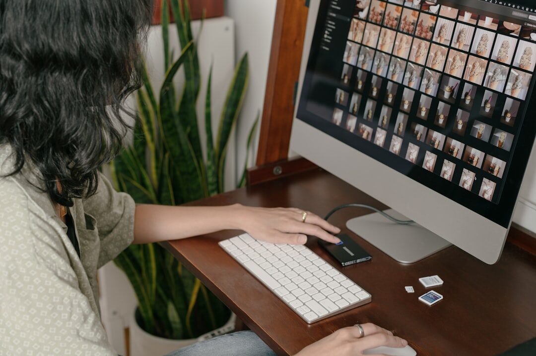 Designer criando layout de site