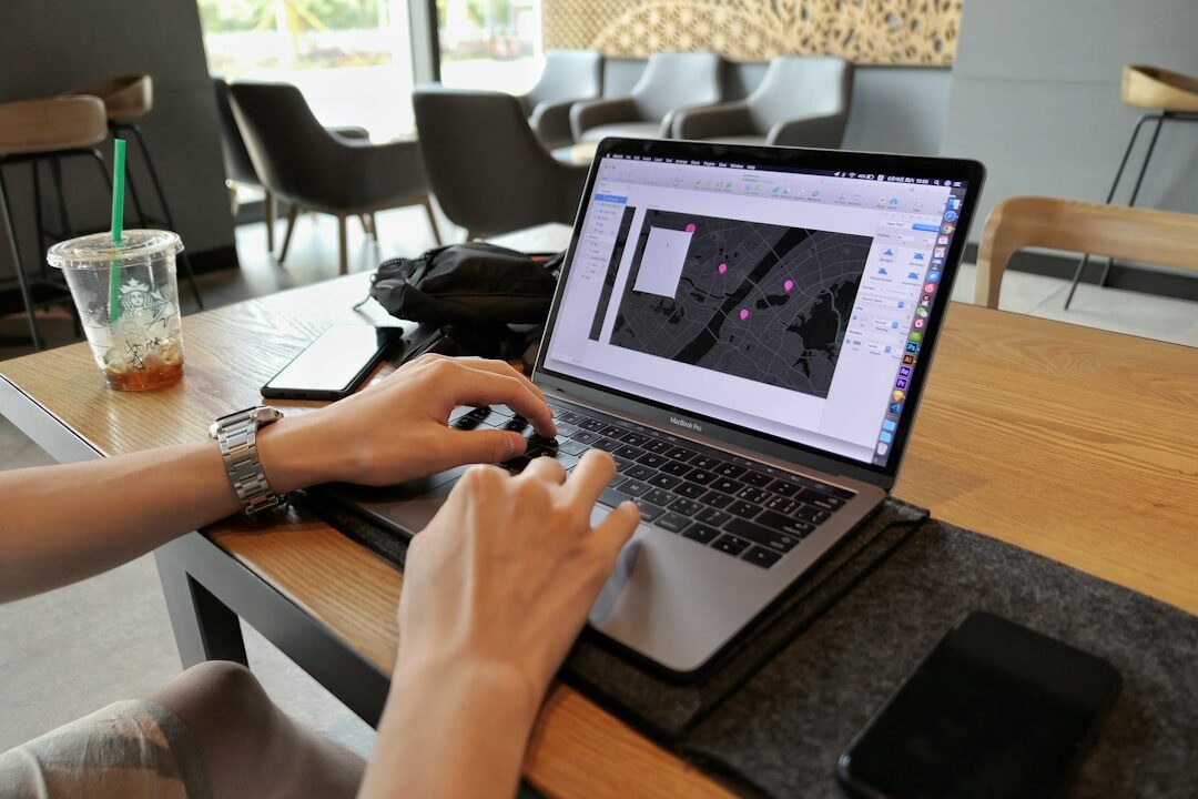 Designer de web criando layout moderno