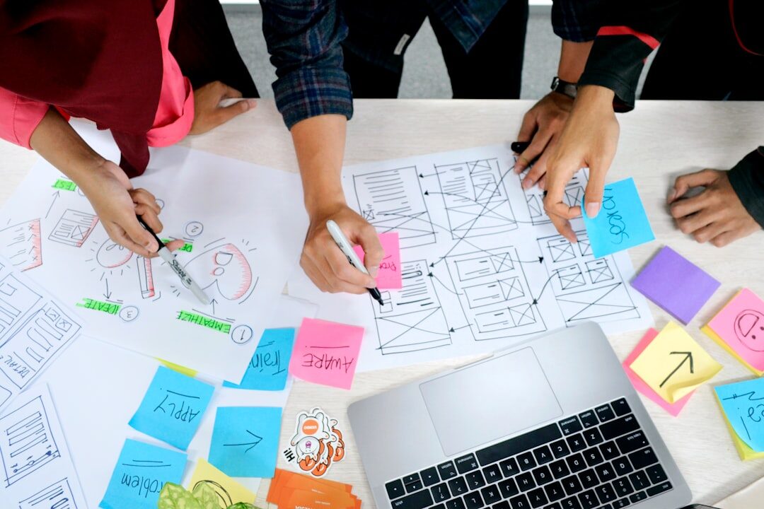 Equipe criando histórias de marketing