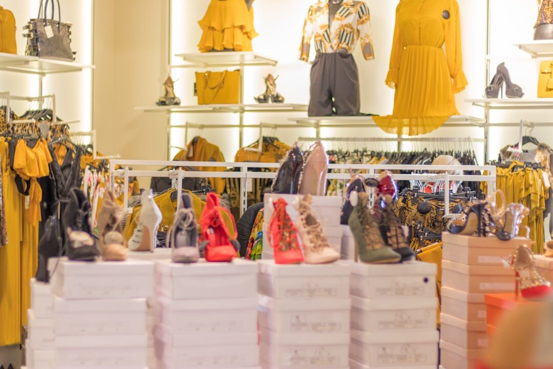 Exibição atrativa de produtos em uma boutique
