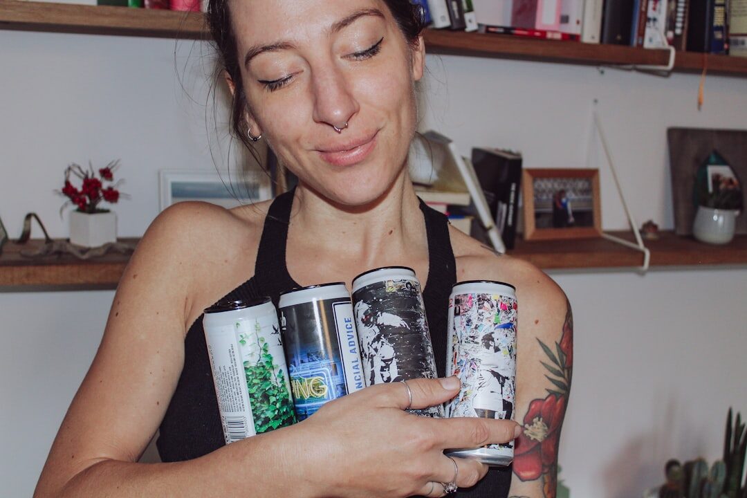 Influenciador promovendo produtos sustentáveis