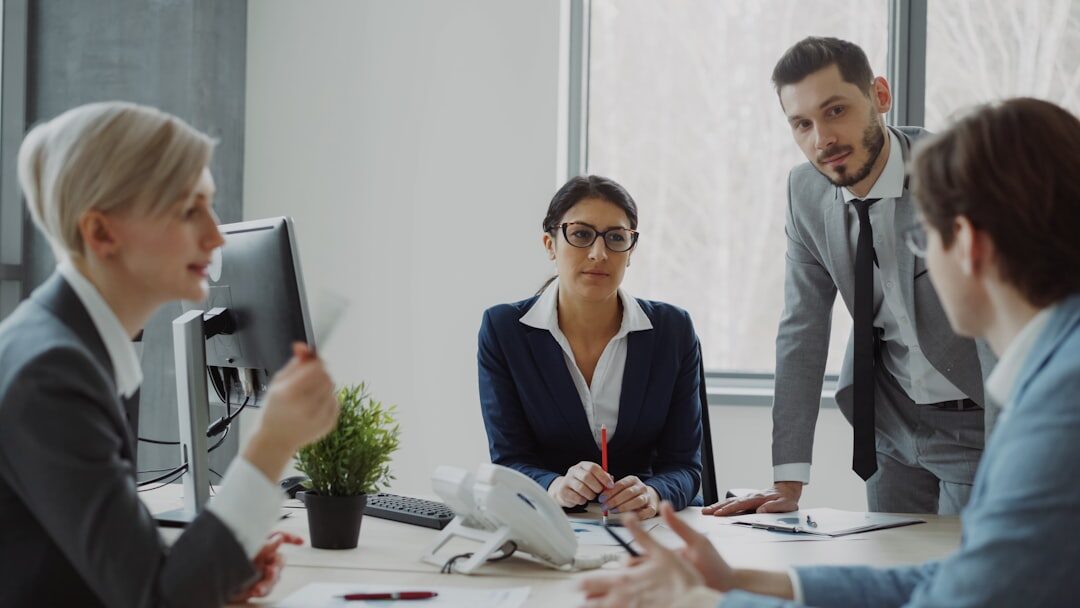Reunião de negócios sobre estratégias de marketing