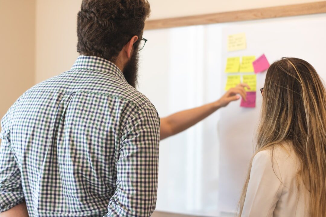 Reunião estratégica de marketing criativo