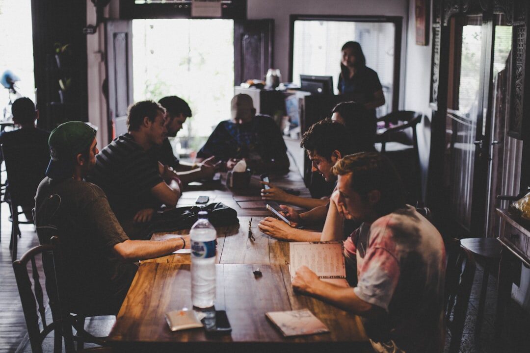 Reunião sobre estratégia de marketing digital