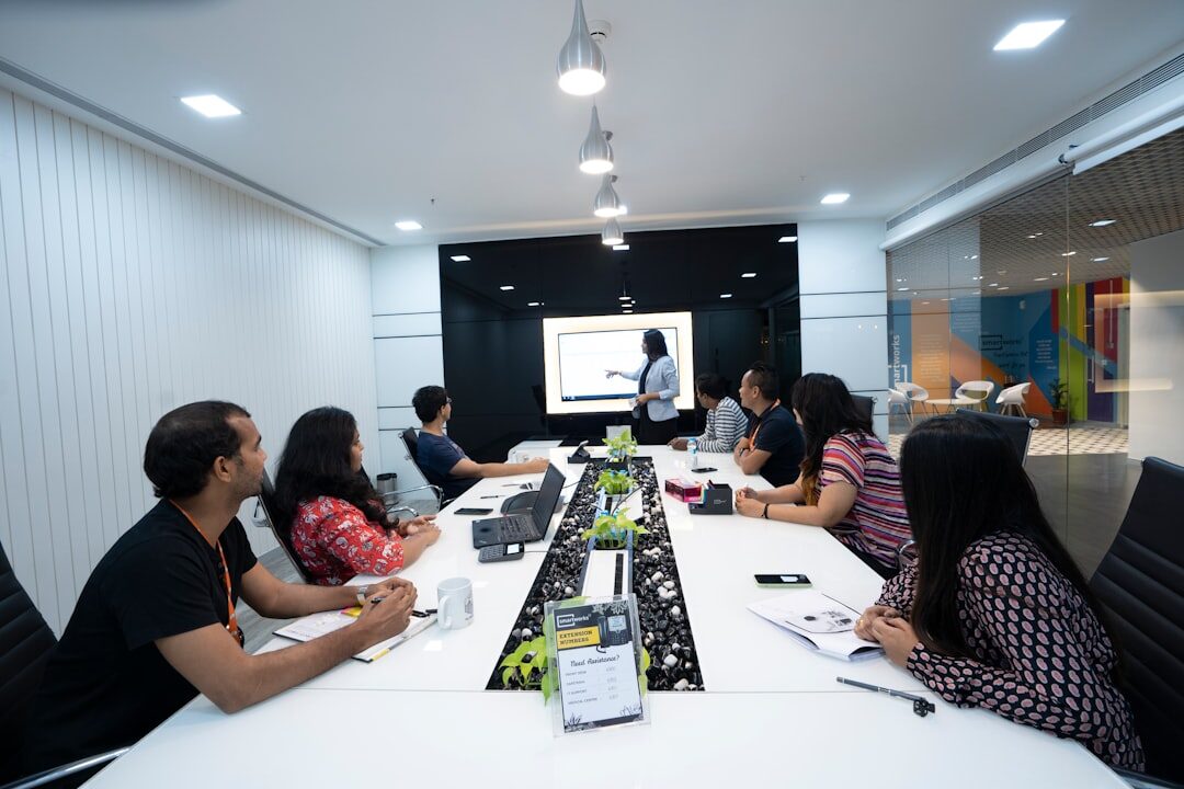 Reunião sobre estratégia de marketing digital